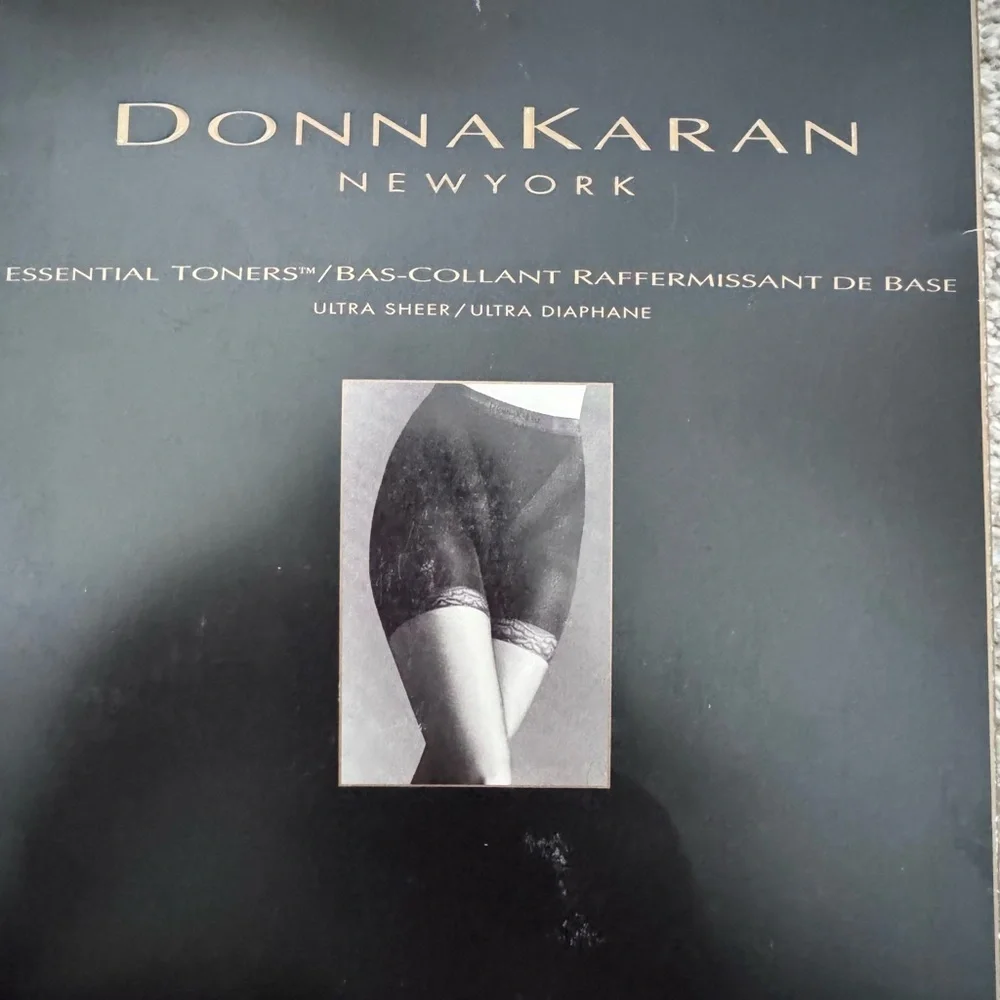 Donna Karan New York 1997 Vintage Pantyhose Style: C10 DK Palomino